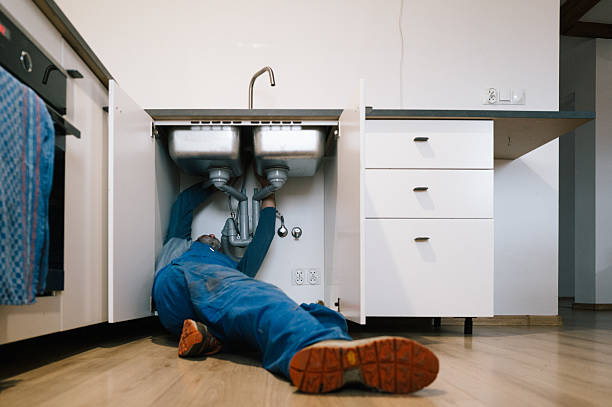 Professional Leak Detection technician working in De Leon Springs, FL